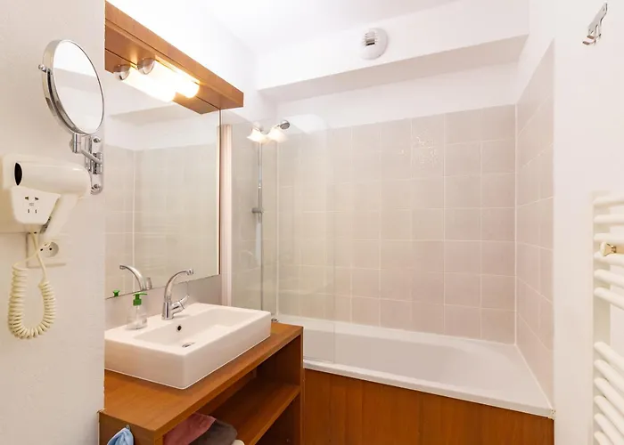 Le Jouarres - Appt Climatise Avec Piscine Partagee *